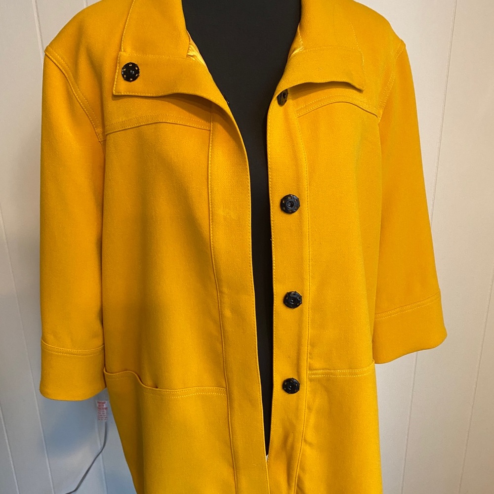 Focus 2000 Women’s Buttons to the neck Jacket. 3/4 Sleeves. Snap Buttons | 10